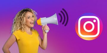 mulher divulgando instagram com microfone auto falante